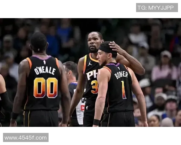 雄鹿队与活塞激战正酣球迷期待精彩对决与精彩瞬间